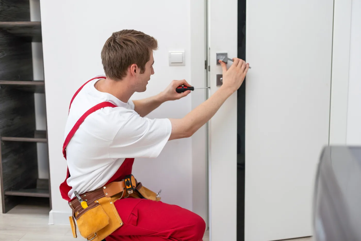 Porte d'entrée de maison et sa serrure, exemple pour décrire une porte claquée à Noisy-le-Roi